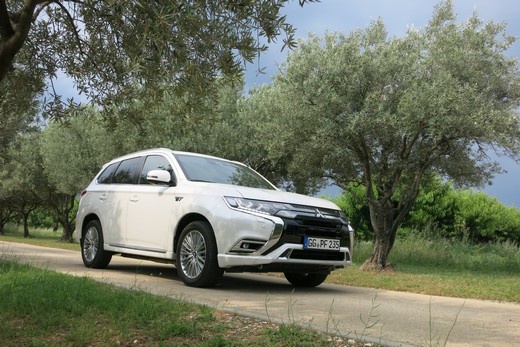 מיצובישי אאוטלנדר PHEV